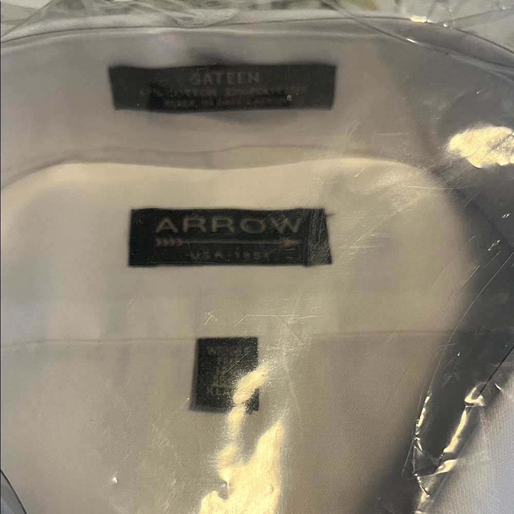 Arrow Men's Classic White Dress Shirt - Picture 2 of 4